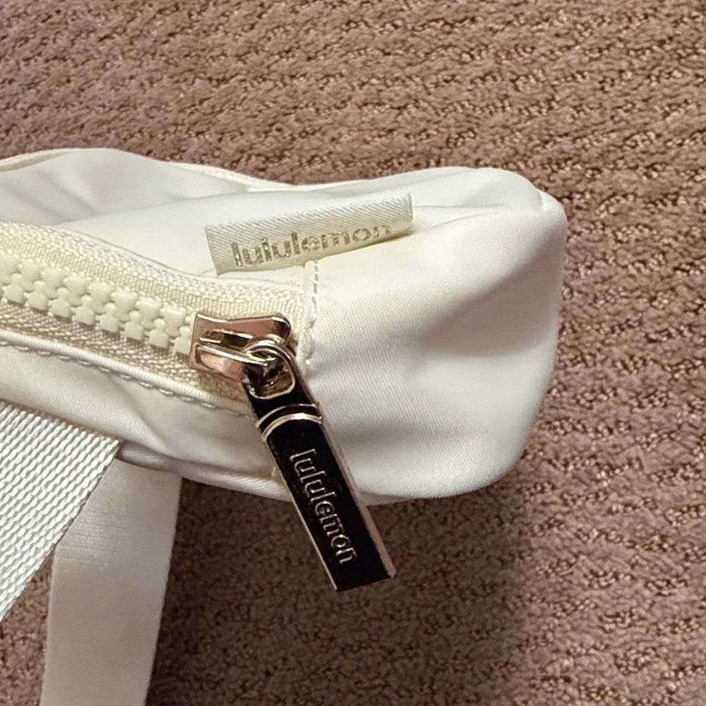 Lululemon Athletica Everywhere Belt Bag 1L - Picture 5 of 5